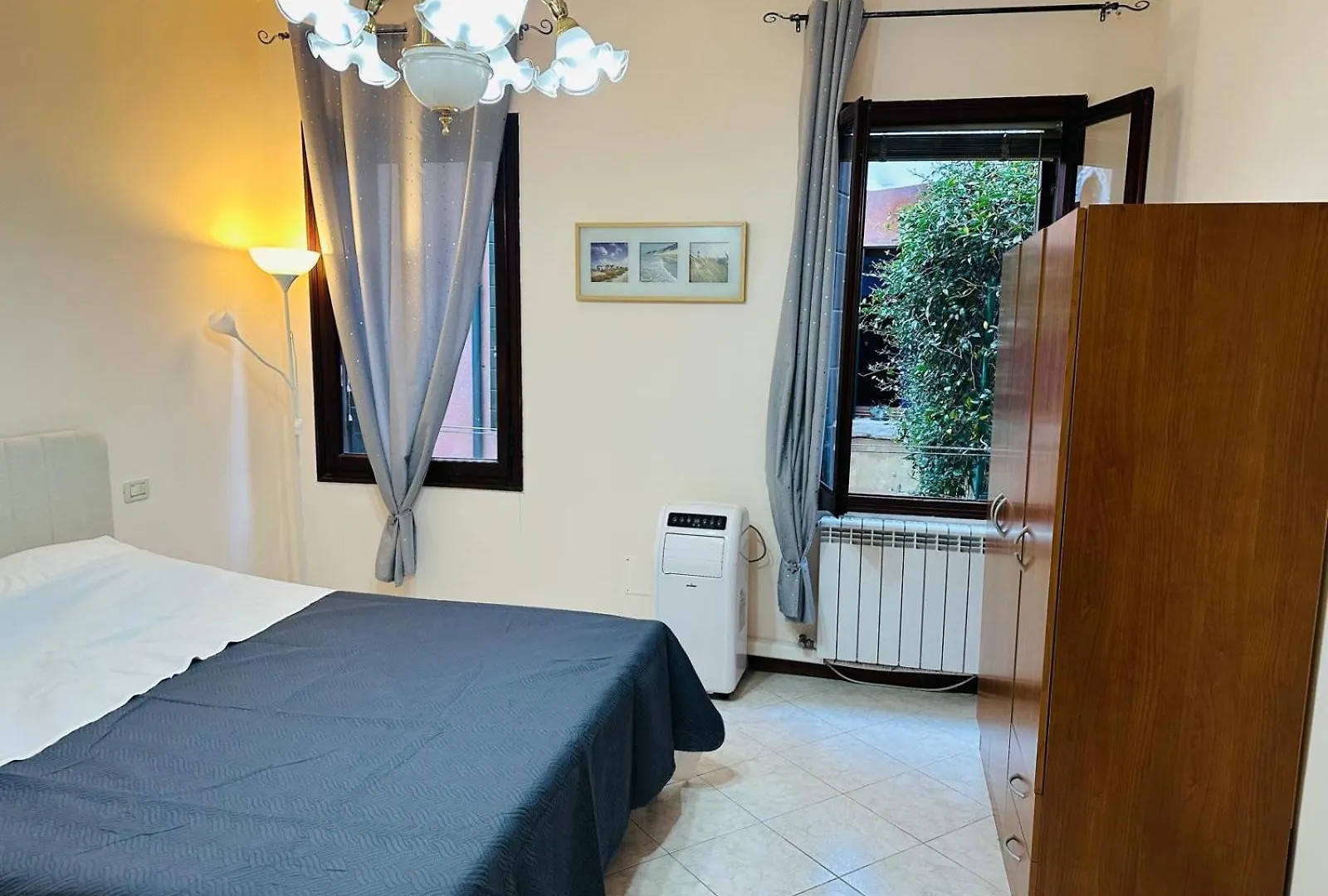 Queen Venice Apartment