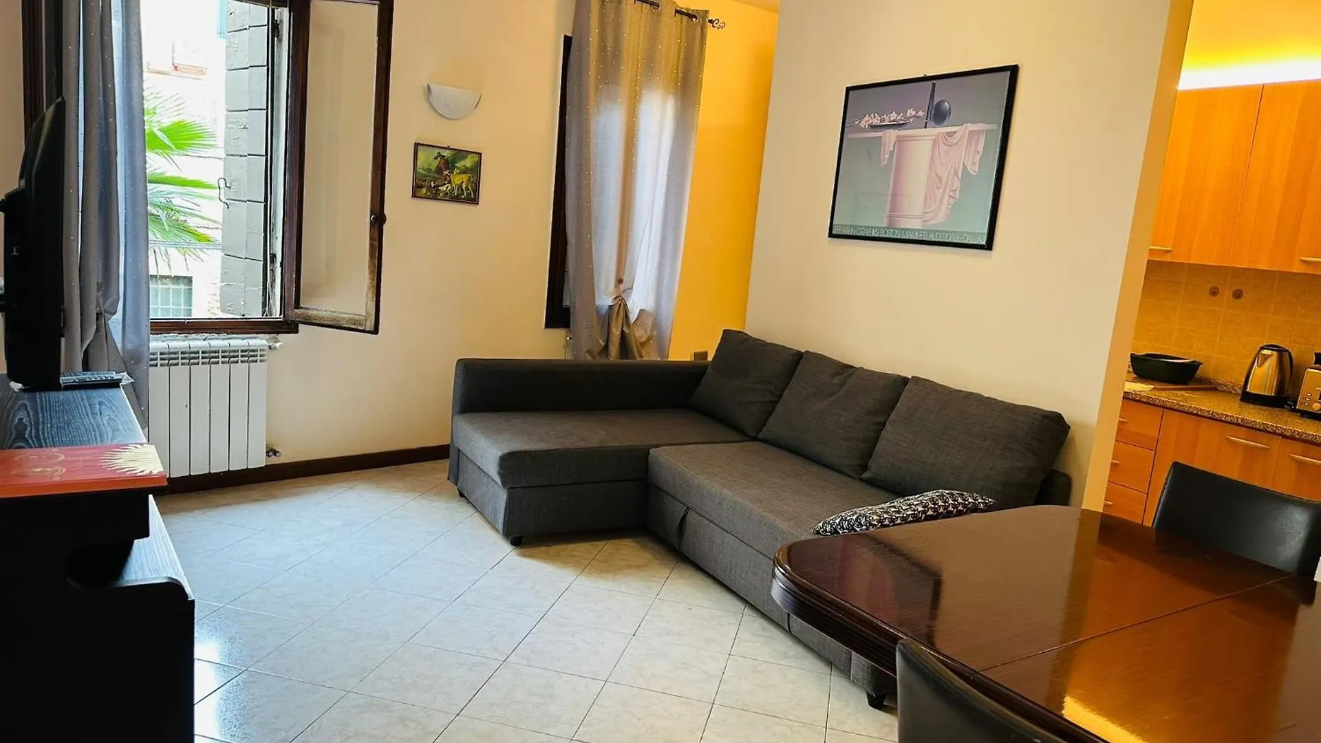 Queen Venice Apartment