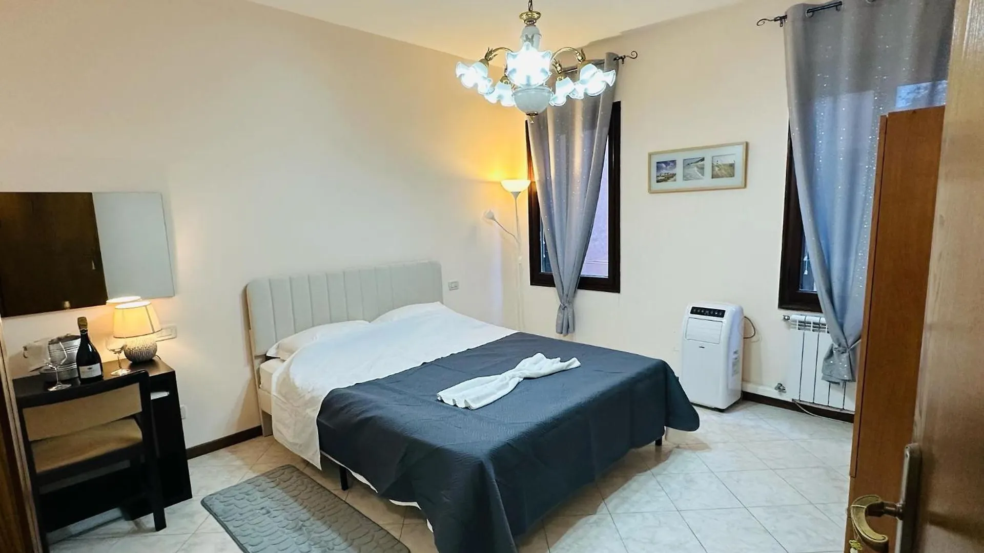 Queen Venice Apartment