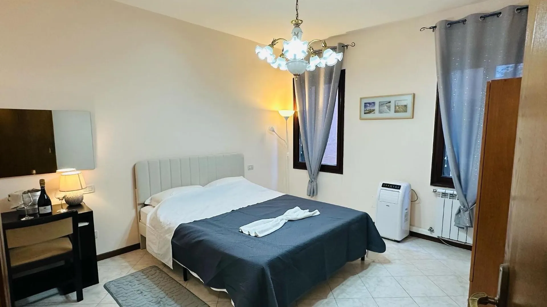 Queen Venice Apartment 0*,